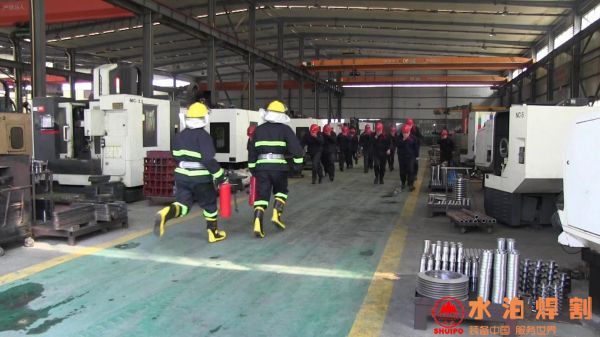 shuipo安全人員奔赴著火點 shuipo安全人員奔赴著火點